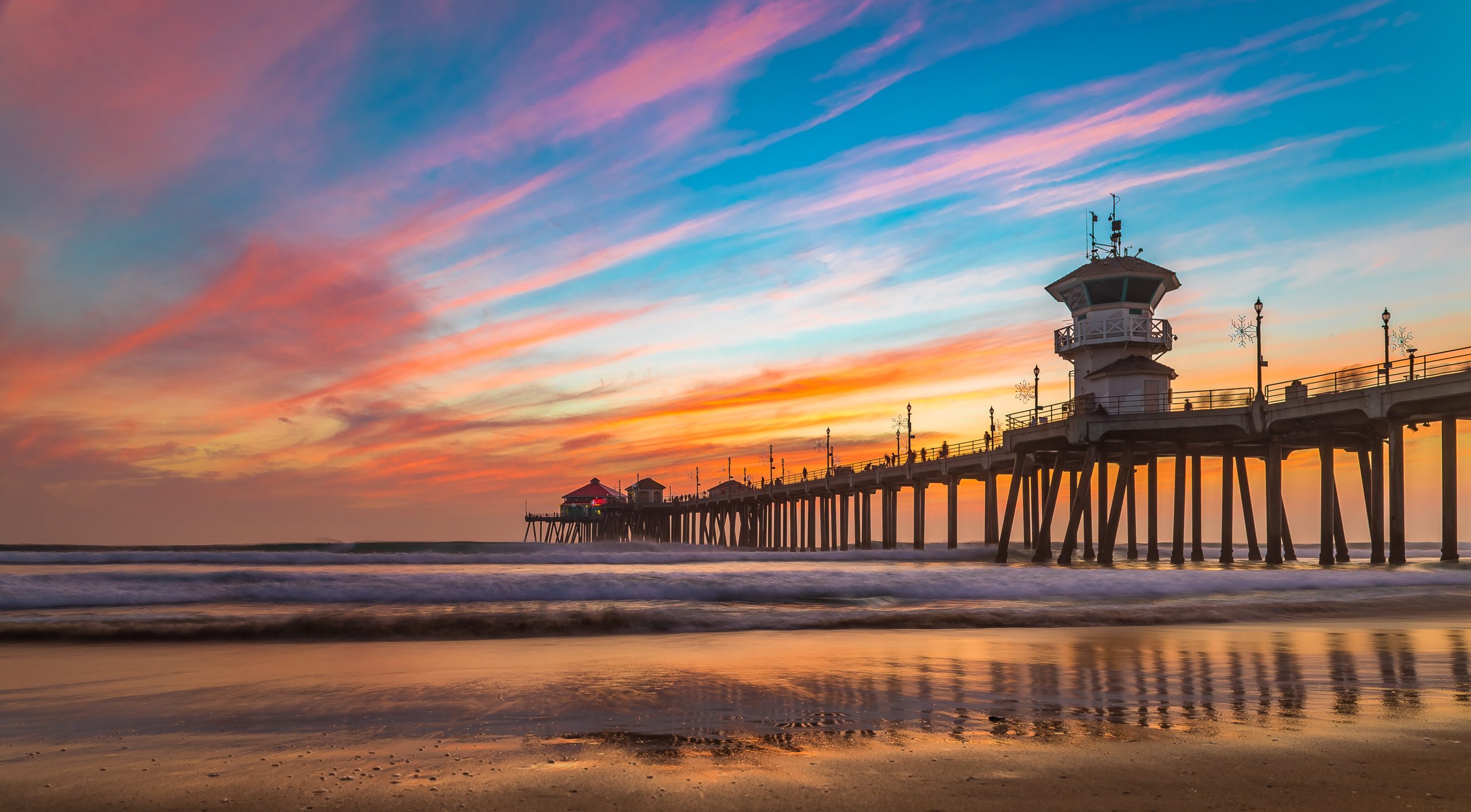 Incredible colors of sunset by Huntington Beach Pier, in the famous surf city in California